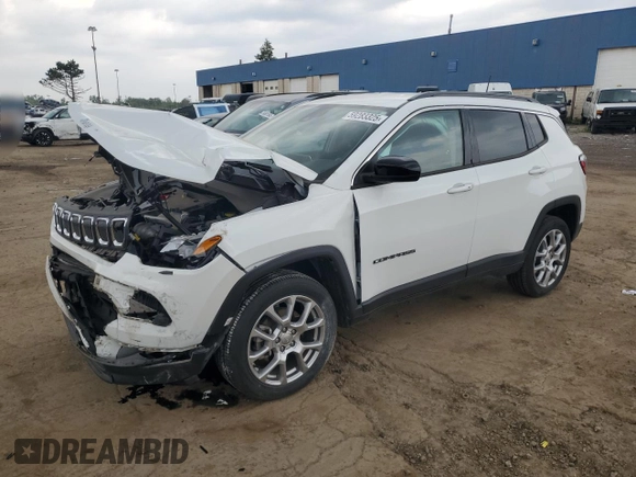 2022 Jeep Compass Latitude Lux z VIN 3C4NJDFB8NT208723, wystawiony jako Copart lot #59283325 z przebiegiem 16 861 mil mil oraz Szkoda całkowita • Salvage title. Historia ofert i sprzedaży dostępna na DreamBid. Obrazek 1.