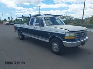 1993 Ford F-250 z VIN 1FTHX25G4PKA01246, wystawiony jako IAAI lot #42497407 z przebiegiem 296 039 mil mil oraz . Historia ofert i sprzedaży dostępna na DreamBid. Obrazek 1.