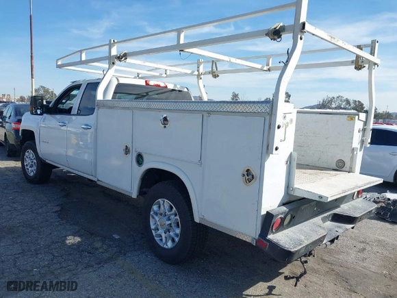 2015 Chevrolet Silverado 2500HD Built After Aug 14 Work Truck with VIN 1GB2CUE88FZ536595, listed as a IAAI auction lot 41582419 with NaN miles. Bid and sale history available at carsss.com. Image 3.