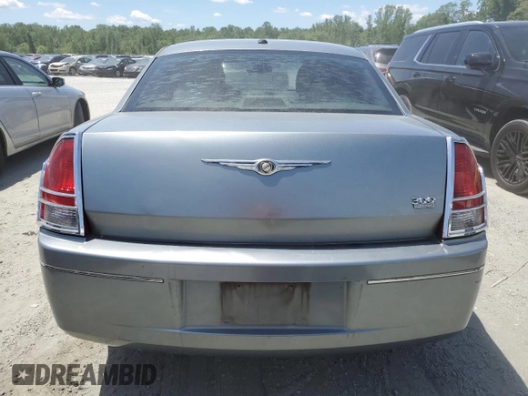 2007 Chrysler 300 Touring z VIN 2C3KA53G07H833643, wystawiony jako Copart lot #56048745 z przebiegiem 191 871 mil mil oraz Szkoda całkowita • Salvage title. Historia ofert i sprzedaży dostępna na DreamBid. Obrazek 6.