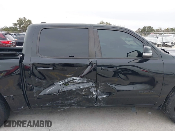 2019 Ram 1500 Big Horn z VIN 1C6RREFT1KN891182, wystawiony jako IAAI lot #41634042 z przebiegiem 128 972 mil mil oraz . Historia ofert i sprzedaży dostępna na DreamBid. Obrazek 18.
