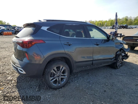 2022 Kia Seltos S z VIN KNDEUCAA1N7304259, wystawiony jako Copart lot #55356995 z przebiegiem 31 549 mil mil oraz Szkoda całkowita • Salvage title. Historia ofert i sprzedaży dostępna na DreamBid. Obrazek 3.