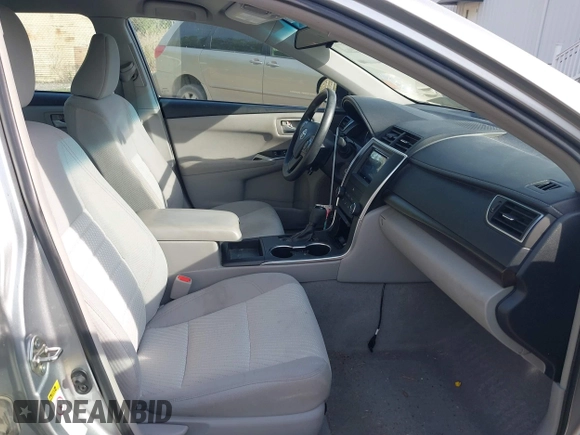 2017 Toyota Camry XLE z VIN 4T1BF1FK8HU376791, wystawiony jako IAAI lot #42114379 z przebiegiem 54 319 mil mil oraz . Historia ofert i sprzedaży dostępna na DreamBid. Obrazek 5.