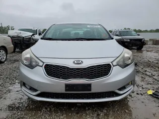 2016 Kia Forte EX z VIN KNAFZ4A87G5550317, wystawiony jako Copart lot #52009755 z przebiegiem 107 404 mil mil oraz Nie do naprawy • Non repairable. Historia ofert i sprzedaży dostępna na DreamBid. Obrazek 5.