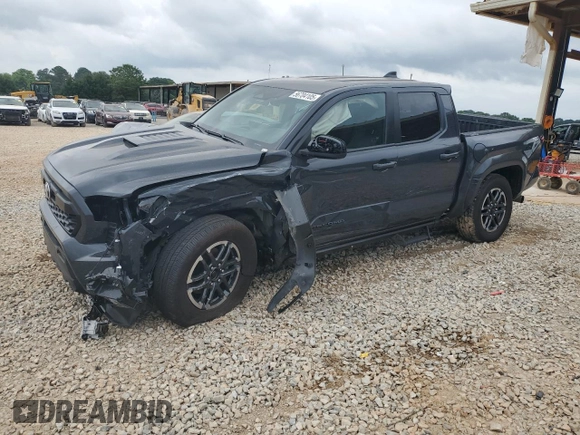 2024 Toyota Tacoma SR5 z VIN 3TYLB5JN0RT056369, wystawiony jako Copart lot #56704105 z przebiegiem 12 025 mil mil oraz Szkoda całkowita • Salvage title. Historia ofert i sprzedaży dostępna na DreamBid. Obrazek 1.