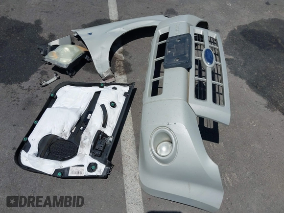 2008 Ford Escape Limited с VIN 1FMCU04128KB13867, выставлен на аукционе IAAI как лот 42499448 с пробегом 224 566 миль миль и . История ставок и продаж доступна на DreamBid. Изображение 12.