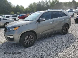 2013 Kia Sorento SX z VIN 5XYKWDA23DG396990, wystawiony jako Copart lot #67682454 z przebiegiem 163 588 mil mil oraz Szkoda całkowita • Salvage title. Historia ofert i sprzedaży dostępna na DreamBid. Obrazek 1.