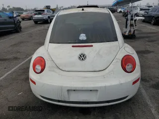 2010 Volkswagen New Beetle Coupe with VIN 3VWPG3AG7AM015470, listed as a Copart auction lot 86913404 with 63,972 mi miles and Clean Title. Bid and sale history available at carsss.com. Image 6.
