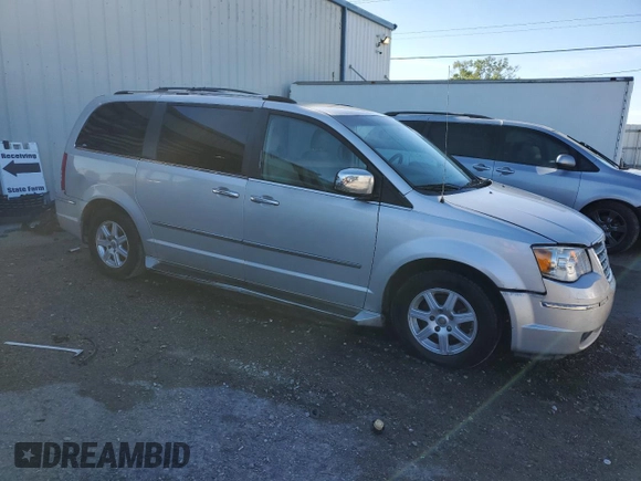 2009 Chrysler Town & Country Limited with VIN 2A8HR64X69R507404, listed as a Copart auction lot 49300475 with 316,073 mi miles and Salvage Title. Bid and sale history available at carsss.com. Image 4.