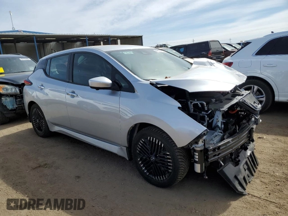 2024 Nissan LEAF SV Plus z VIN 1N4CZ1CV6RC555505, wystawiony jako Copart lot #49623705 z przebiegiem 31 272 mil mil oraz Szkoda całkowita • Salvage title. Historia ofert i sprzedaży dostępna na DreamBid. Obrazek 4.