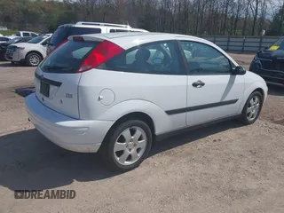 2001 Ford Focus ZX3 z VIN 3FAFP31381R210045, wystawiony jako IAAI lot #41912083 z przebiegiem 52 931 mil mil oraz . Historia ofert i sprzedaży dostępna na DreamBid. Obrazek 4.