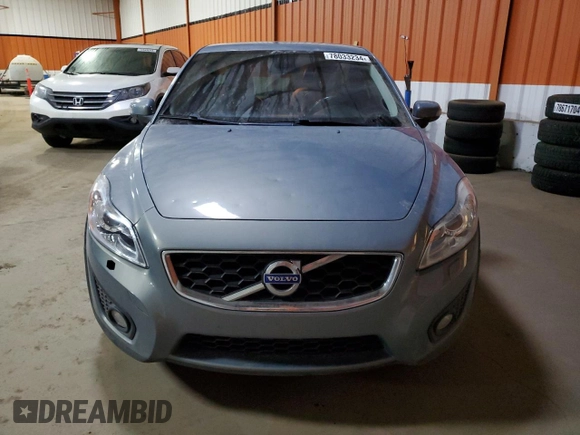 2012 Volvo C30 z VIN YV1672MK9C2284681, wystawiony jako Copart lot #78033234 z przebiegiem 240 492 mil mil oraz Czysty tytuł • Clean title. Historia ofert i sprzedaży dostępna na DreamBid. Obrazek 5.