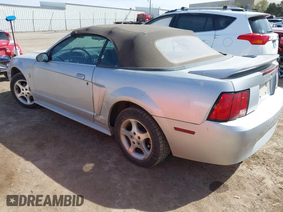 2001 Ford Mustang Deluxe with VIN 1FAFP444X1F141737, listed as a IAAI auction lot 41900152 with 132,080 mi miles. Bid and sale history available at carsss.com. Image 3.