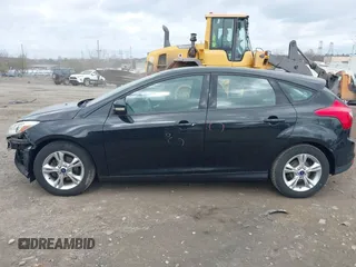 2014 Ford Focus SE with VIN 1FADP3K20EL308990, listed as a IAAI auction lot 41914825 with 33,498 mi miles. Bid and sale history available at carsss.com. Image 13.