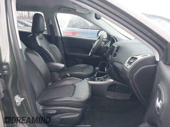 2018 Jeep Compass Altitude with VIN 3C4NJDBB1JT479462, listed as a IAAI auction lot 41276119 with 58,895 mi miles and . Bid and sale history available at carsss.com. Image 5.