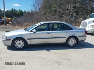 2000 Volvo S80 with VIN YV1TS94D3Y1113398, listed as a IAAI auction lot 42062279 with 112,752 mi miles. Bid and sale history available at carsss.com. Image 12.