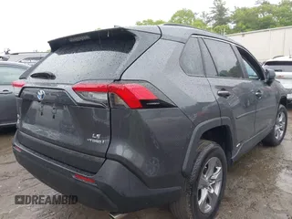 2024 Toyota RAV4 Hybrid LE с VIN 2T3LWRFV0RW201327, выставлен на аукционе IAAI как лот 42308254 с пробегом 8 425 миль миль и . История ставок и продаж доступна на DreamBid. Изображение 4.
