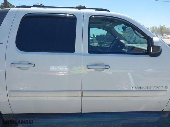 2009 Chevrolet Avalanche LT w/2LT with VIN 3GNEC22029G165263, listed as a IAAI auction lot 41812096 with 206,530 mi miles. Bid and sale history available at carsss.com. Image 14.