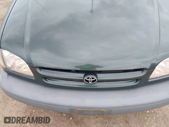 2000 Toyota Sienna LE with VIN 4T3ZF13C9YU258526, listed as a IAAI auction lot 42095633 with 133,871 mi miles. Bid and sale history available at carsss.com. Image 6.