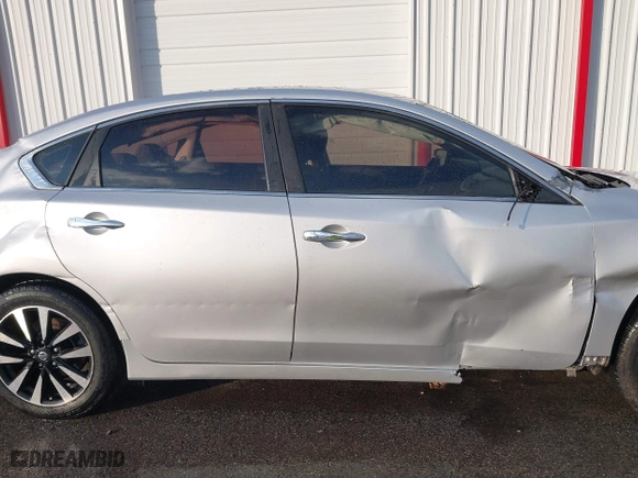 2018 Nissan Altima 2.5 SL with VIN 1N4AL3AP5JC264698, listed as a IAAI auction lot 41018548 with 84,197 mi miles. Bid and sale history available at carsss.com. Image 14.