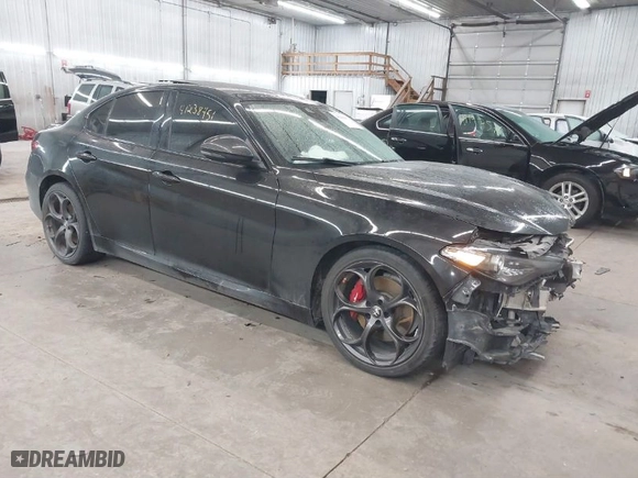 2019 Alfa Romeo Giulia Ti with VIN ZARFAMBN3K7608778, listed as a IAAI auction lot 41238451 with 1 mi miles. Bid and sale history available at carsss.com. Image 1.