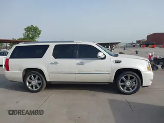 2011 Cadillac Escalade ESV Platinum z VIN 1GYS3KEF2BR134431, wystawiony jako IAAI lot #42238533 z przebiegiem 192 782 mil mil oraz . Historia ofert i sprzedaży dostępna na DreamBid. Obrazek 13.