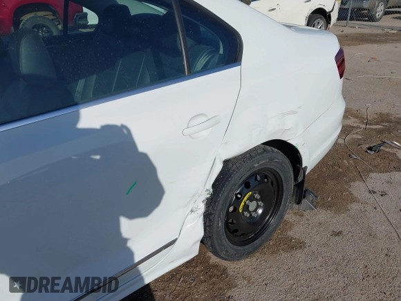 2017 Volkswagen Jetta SEL z VIN 3VWL17AJ0HM258163, wystawiony jako IAAI lot #41853477 z przebiegiem 48 243 mil mil oraz . Historia ofert i sprzedaży dostępna na DreamBid. Obrazek 6.