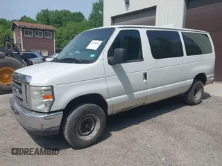 2010 Ford Econoline Passenger XL z VIN 1FBNE3BL3ADA77850, wystawiony jako IAAI lot #42320096 z przebiegiem 224 841 mil mil oraz . Historia ofert i sprzedaży dostępna na DreamBid. Obrazek 2.