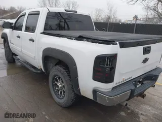 2007 Chevrolet Silverado 1500 LT w/1LT with VIN 3GCEK13397G532557, listed as a IAAI auction lot 41500202 with 216,911 mi miles. Bid and sale history available at carsss.com. Image 3.