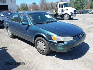 1997 Toyota Camry LE z VIN 4T1BF22KXVU918738, wystawiony jako IAAI lot #42152459 z przebiegiem 150 738 mil mil oraz . Historia ofert i sprzedaży dostępna na DreamBid. Obrazek 1.