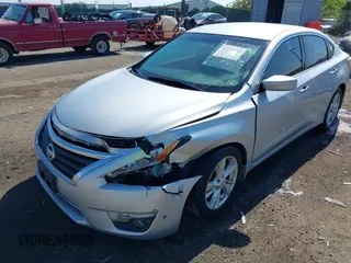 2015 Nissan Altima 2.5 z VIN 1N4AL3AP2FC591986, wystawiony jako IAAI lot #42172883 z przebiegiem 205 419 mil mil oraz . Historia ofert i sprzedaży dostępna na DreamBid. Obrazek 6.