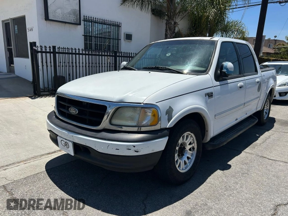 2001 Ford F-150 XLT с VIN 1FTRW07L11KF90642, выставлен на аукционе Copart как лот 64489205 с пробегом 242 959 миль миль и Списание • Salvage title. История ставок и продаж доступна на DreamBid. Изображение 2.