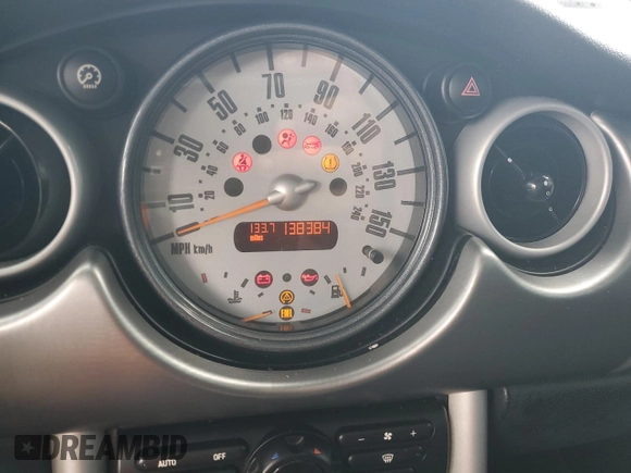 2003 MINI Hardtop S with VIN WMWRE33483TD64131, listed as a Copart auction lot 57428065 with 138,384 mi miles and Clean Title. Bid and sale history available at DreamBid. Image 9.