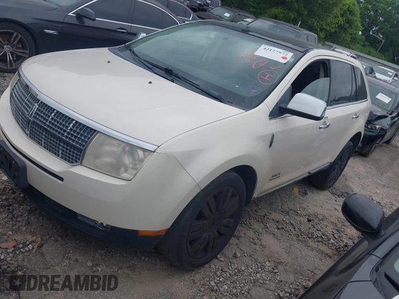 2008 Lincoln MKX with VIN 2LMDU88C28BJ04664, listed as a IAAI auction lot 42127972 with 142,267 mi miles. Bid and sale history available at carsss.com. Image 2.