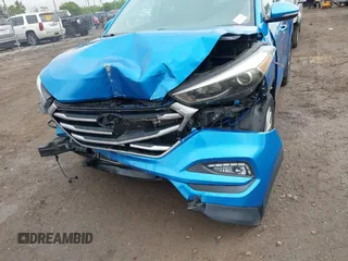 2017 Hyundai Tucson Sport z VIN KM8J33A23HU319048, wystawiony jako IAAI lot #42340603 z przebiegiem 51 738 mil mil oraz . Historia ofert i sprzedaży dostępna na DreamBid. Obrazek 6.