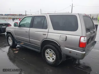 2001 Toyota 4Runner SR5 with VIN JT3GN86R210208231, listed as a IAAI auction lot 41713416 with 281,993 mi miles. Bid and sale history available at carsss.com. Image 3.