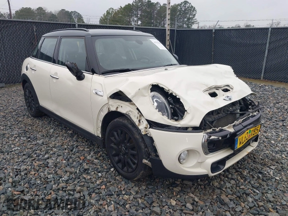 2016 MINI Cooper Hardtop 4 Door S with VIN WMWXU3C52G2D30121, listed as a IAAI auction lot 41521841 with 82,334 mi miles. Bid and sale history available at carsss.com. Image 1.