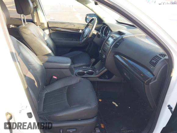 2013 Kia Sorento SX with VIN 5XYKWDA29DG333442, listed as a IAAI auction lot 41678171 with 145,166 mi miles. Bid and sale history available at carsss.com. Image 5.