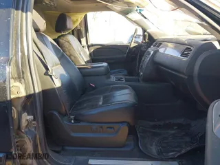 2008 Chevrolet Avalanche LS with VIN 3GNFK12318G149856, listed as a IAAI auction lot 41435274 with 216,734 mi miles. Bid and sale history available at carsss.com. Image 5.