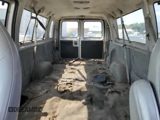2003 Ford Econoline Passenger XL z VIN 1FBSS31S13HB64470, wystawiony jako Copart lot #55650805 z przebiegiem 278 968 mil mil oraz Szkoda całkowita • Salvage title. Historia ofert i sprzedaży dostępna na DreamBid. Obrazek 10.