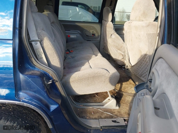 1998 Chevrolet Tahoe with VIN 1GNEK13RXWJ372276, listed as a IAAI auction lot 41458359 with 229,582 mi miles. Bid and sale history available at carsss.com. Image 8.