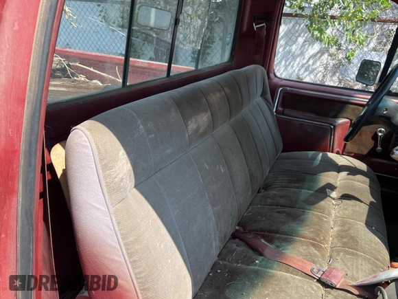 1986 Ford F-250 z VIN 1FTHF26L6GPA07454, wystawiony jako Copart lot #65404175 z przebiegiem 69 638 mil mil oraz Czysty tytuł • Clean title. Historia ofert i sprzedaży dostępna na DreamBid. Obrazek 6.