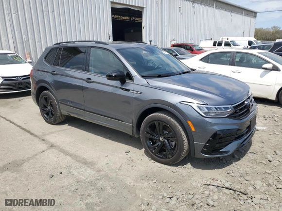 2024 Volkswagen Tiguan SE R-Line Black with VIN 3VV8B7AX3RM112370, listed as a Copart auction lot 54293335 with 3,330 mi miles and Salvage Title. Bid and sale history available at carsss.com. Image 4.