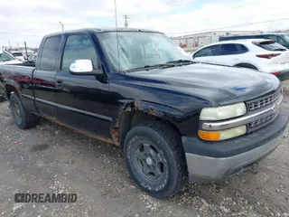 2002 Chevrolet Silverado 1500 LT with VIN 2GCEK19T121402054, listed as a IAAI auction lot 42017434 with 224,970 mi miles. Bid and sale history available at carsss.com. Image 1.