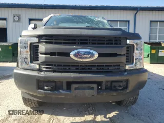 2017 Ford F-250 XLT with VIN 1FTBF2B60HEB82463, listed as a Copart auction lot 53782655 with 76,093 mi miles and Salvage title. Bid and sale history available at DreamBid. Image 5.