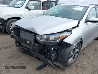2020 Kia Forte LXS with VIN 3KPF24AD1LE224130, listed as a IAAI auction lot 41788497 with 7,904 mi miles. Bid and sale history available at carsss.com. Image 6.