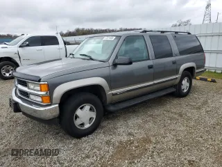 1999 Chevrolet Suburban with VIN 3GNFK16R8XG238028, listed as a Copart auction lot 47321635 with 273,916 mi miles and Salvage Title. Bid and sale history available at carsss.com. Image 1.