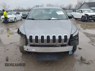 2017 Jeep Cherokee Sport z VIN 1C4PJLAB7HW663474, wystawiony jako IAAI lot #41064896 z przebiegiem 147 693 mil mil oraz . Historia ofert i sprzedaży dostępna na DreamBid. Obrazek 13.