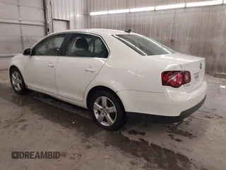 2008 Volkswagen Jetta Sedan SE with VIN 3VWRM71K78M161276, listed as a IAAI auction lot 41186328 with 179,096 mi miles. Bid and sale history available at carsss.com. Image 3.