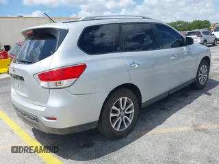 2016 Nissan Pathfinder SV with VIN 5N1AR2MN5GC647848, listed as a IAAI auction lot 42178328 with 155,942 mi miles. Bid and sale history available at carsss.com. Image 4.